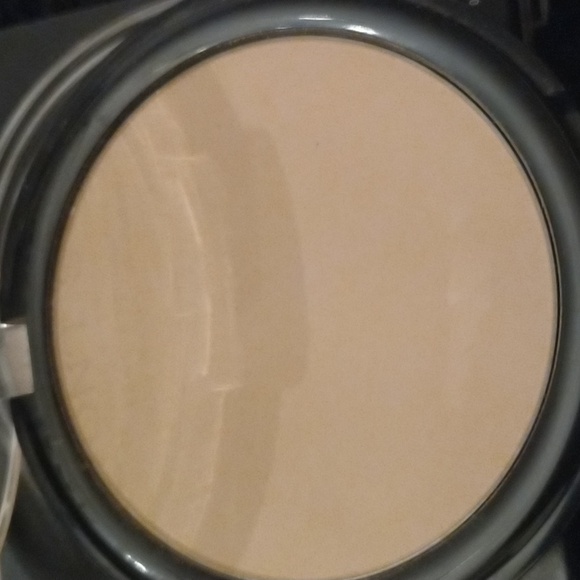 🌸NIB can't stop won't stop NYX powder foundation in light ivory🌸 - Picture 3 of 4